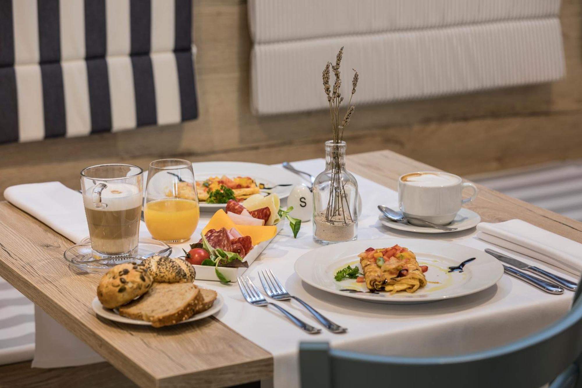 Falkensteiner Hotel Park Пунат Екстериор снимка